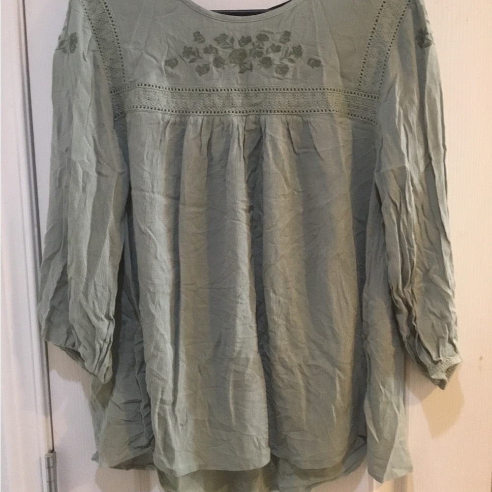 Torrid crinkle gauze embroidered top